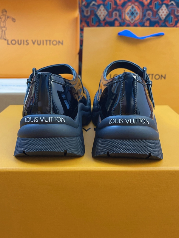 ルイヴィトン靴着用イメージ